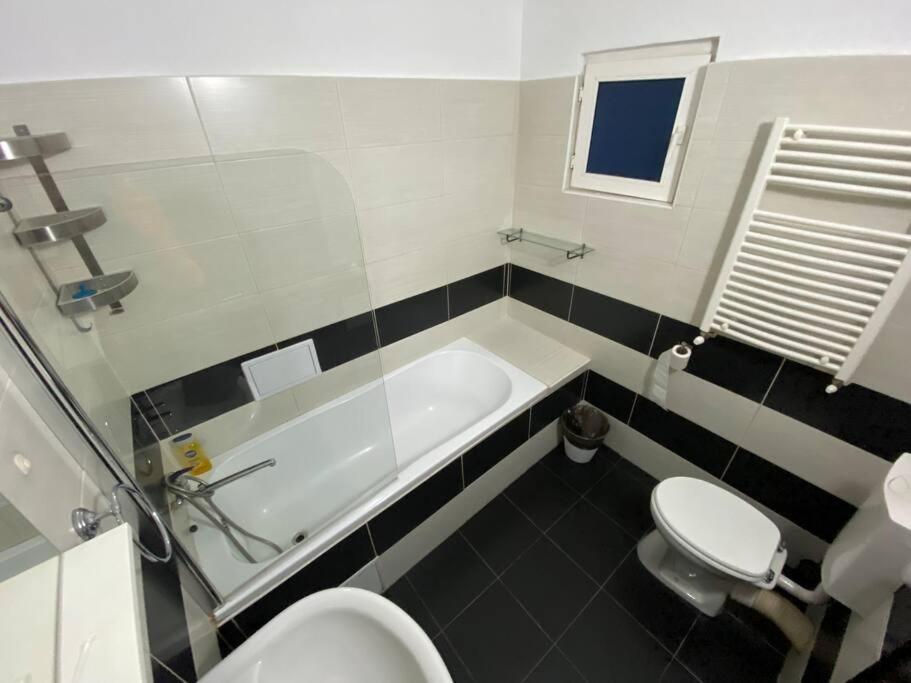 Green Apartment 43 Bucarest Esterno foto